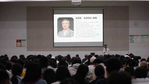 动画与传媒篮球比分庞定坤院长主持会议.jpg